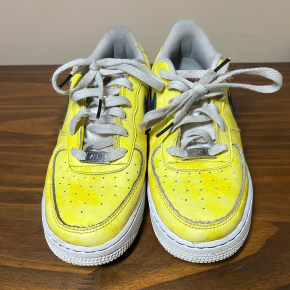 Nike Air Force 1 Peace Love Basketball Sneakers Shoes size 7Y 7 Youth Yellow - Picture 3 of 9